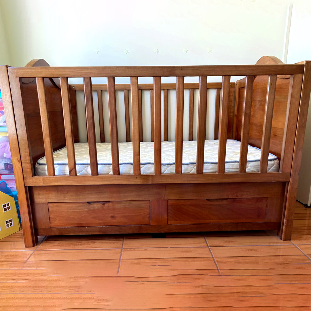 Cuna de madera sólida para bebé (+ colchón) de segunda mano en Chile