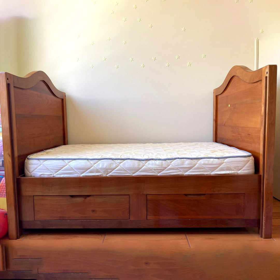 Cuna de madera sólida para bebé (+ colchón)